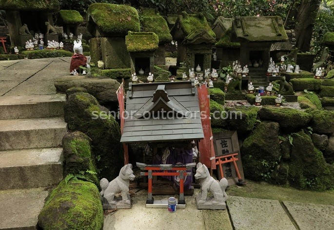 葛原岡大仏ハイキングコースにある佐助稲荷神社のお狐様