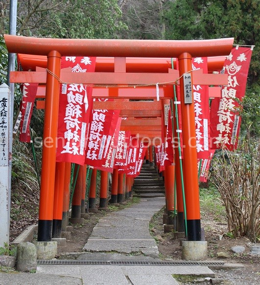 葛原岡大仏ハイキングコースにある佐助稲荷神社